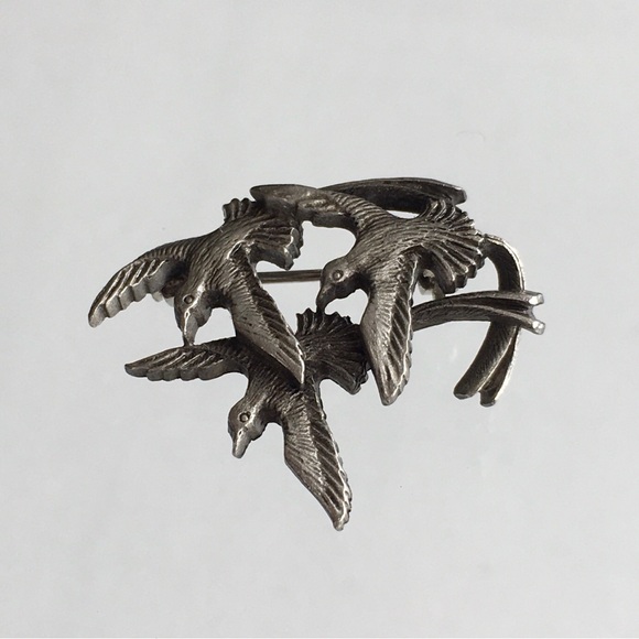 Pewter Flying Swallows Birds Brooch Lapel Pin 1” - Picture 4 of 6
